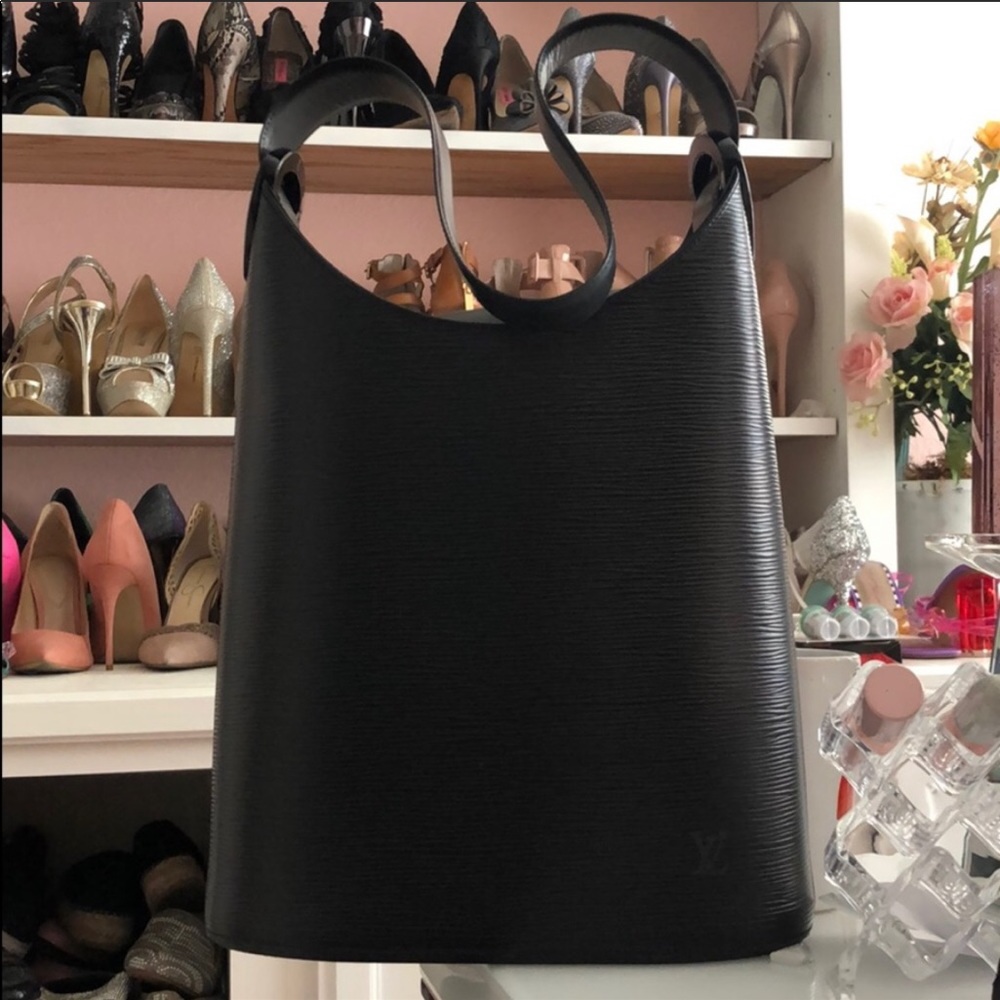 Louis Vuitton Black Epic Verseau Bag